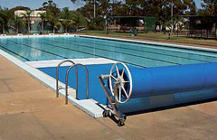 Ventajas y prestaciones del uso de cubiertas y lonas de piscinas.